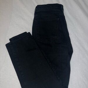 Universal Thread Women’s Skinny Jeans in Black